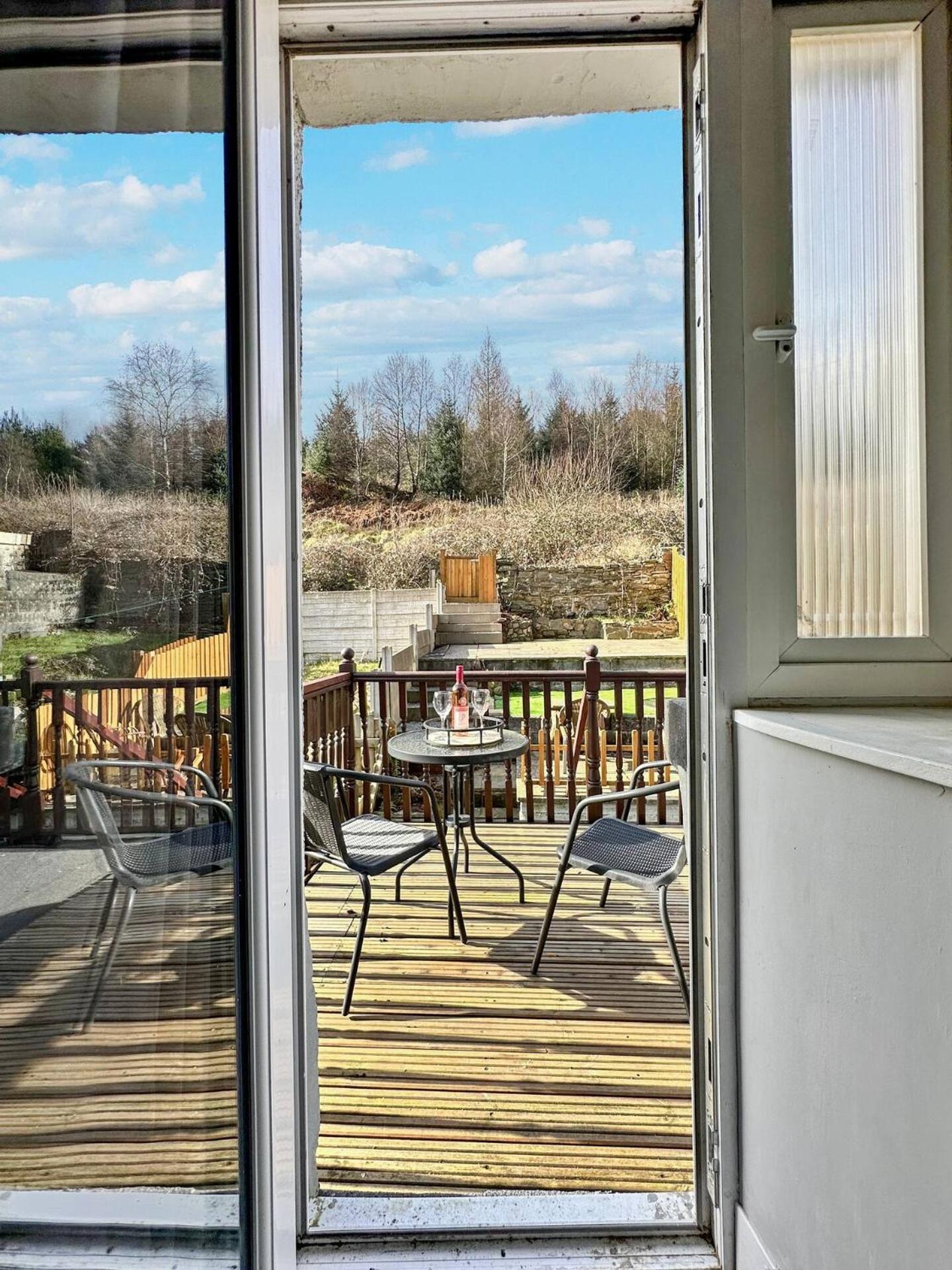 3 Bed Home In Tonypandy With Balcony View Room Llwynypia Eksteriør billede